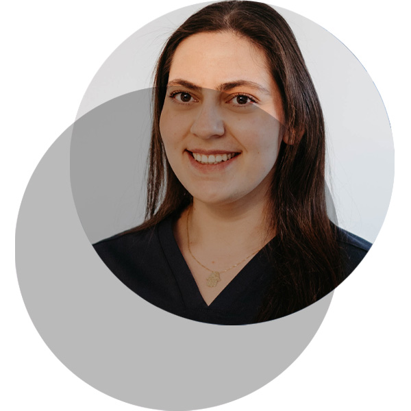 Porträt von Mahmure Tastemir, Dentalhygienikerin in der Praxis Dr. Waubke